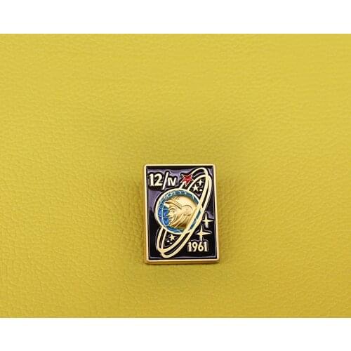 Soviet space cosmonaut badge Yuri Gagarin Cosmonautics day 1961 pins spacecraft cosmos brooch for men patriot gift vintage