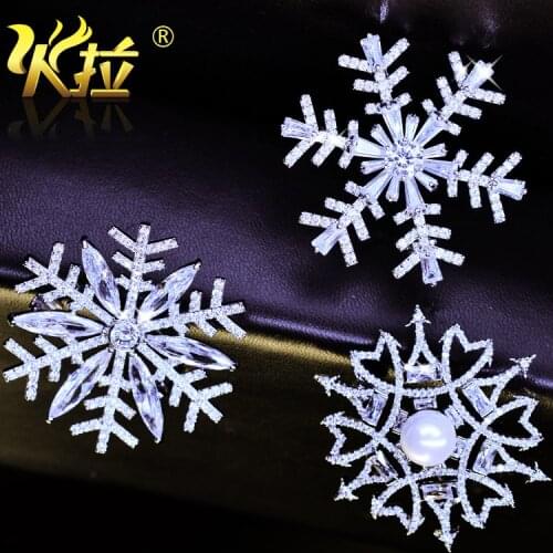 Autumn & winter CZ crystals snowflake badge Brooch all-match upscale gentleman pin brooch for female coat suit accessories