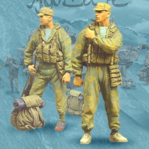 1/35 Scale Unpainted Resin Figure Soviet soldiers 2 figures