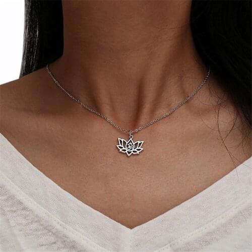 Vintage Hollow Lotus Flower Pendant Necklace For Women Retro Silver Color Alloy Necklaces New European Jewelry A015