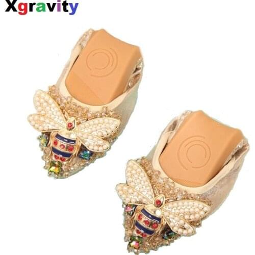 Xgravity 2020 Plus Size 34-43 Girls Crystal Flat Shoes Elegant Comfortable Lady Fashion Rhinestone Women Soft Bees Shoes A031