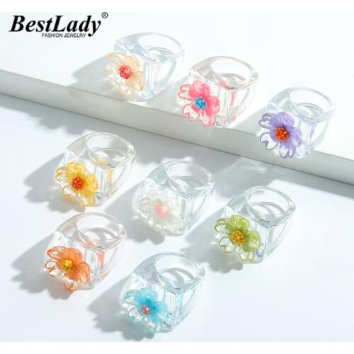 Best Lady Korean Cute Flower Transparent Rings for Women Bohemian Romantic Acrylic Resin Finger Charm Rings Accessories Jewelry