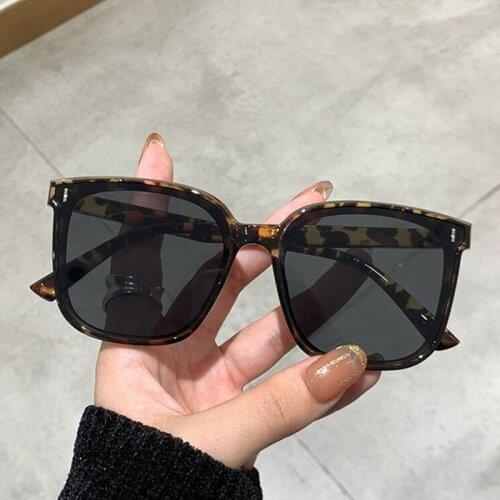 Fashion Square Sunglasses Women Black Oversized Cat Eye Sun Glasses Female Retro Vintage Big Frame Mirror Rivet Oculos De Sol