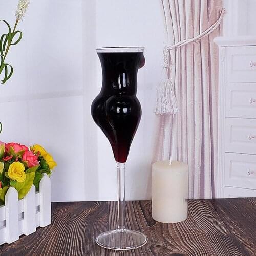 Creative Gla Cup Whikey Glae Wine Shot Gla Cup ady Men Body Shape Chet Beer Cup for Whikey Beer