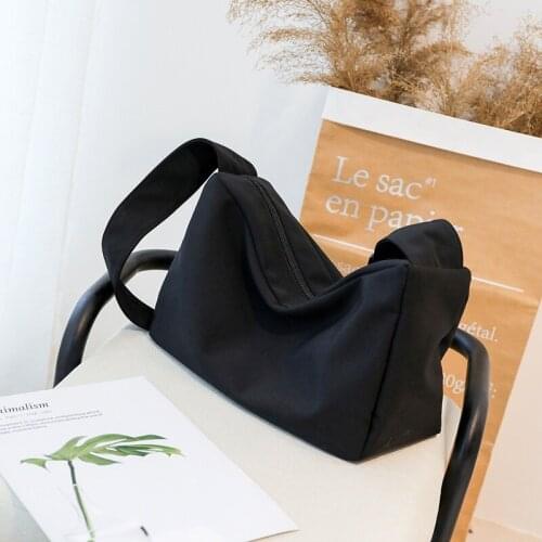 Black dinner bag messenger bag women 2020 new Korean style wild fashion shoulder bag Japanese waterproof Oxford cloth nylon bag