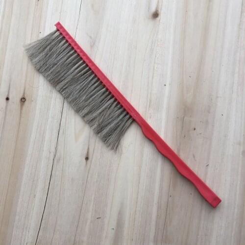 1 pcs Beekeeping Tools Red Plastic Sweep Bee Quality Plastic Brush Horse-Hair Bee Flicking Horsetail Bee Single Row Bee Brush