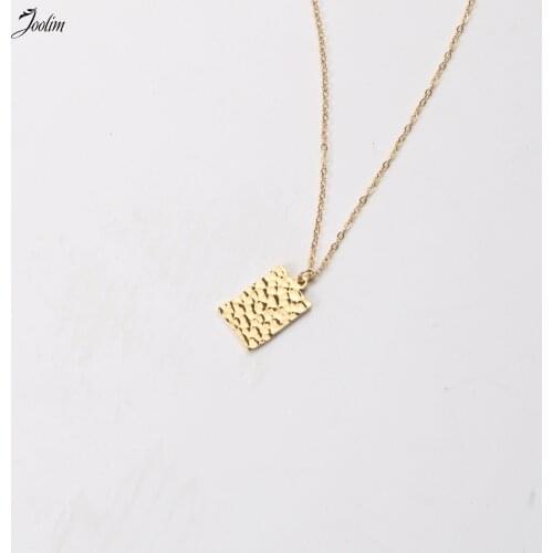 Joolim Jewelry Wholesale Fashionable Hammer Pattern Gold Coin Pendant Necklace Waterproof Gold Jewelry