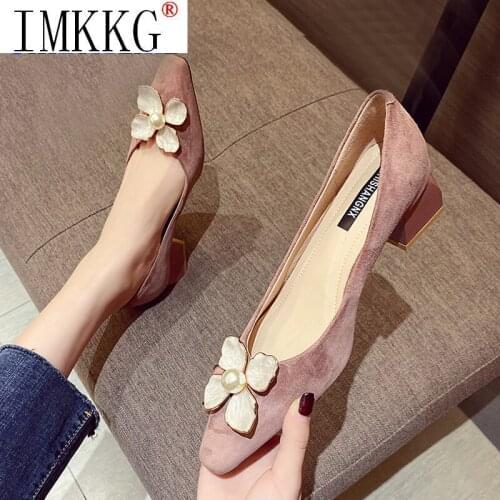 Elegant Sweet Flowers Pearl High Heels 2021 New Suede Square Mid Heel High Heels Fashion Party Dress Ladies Pumps Women Shoes
