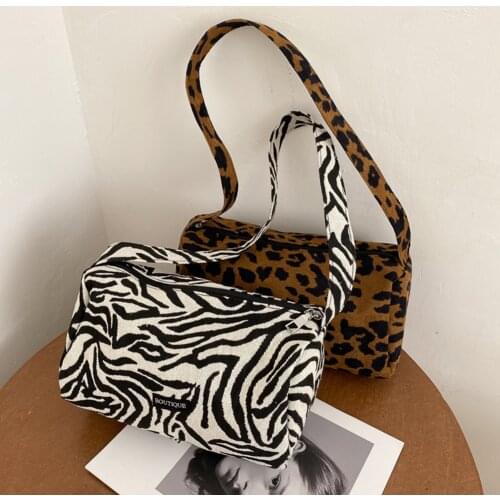New Fashion Cylinder Shaped Shoulder Handbags for Women Retro Animal Pattern Winter Plush Ladies Underarm Shoulder Bags