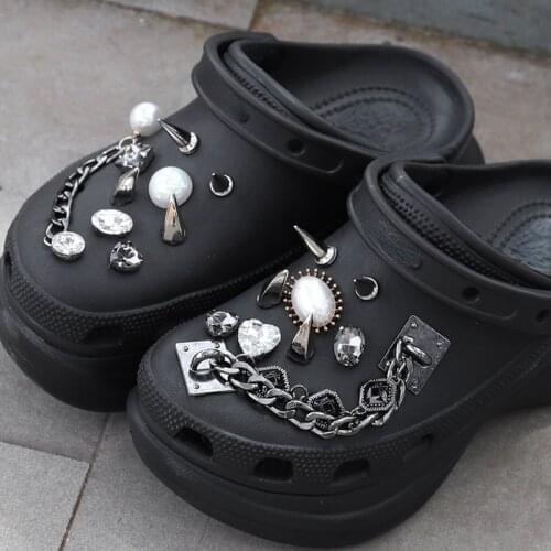 Luxury Shoes Charms for Croc Fashion Rhinestone Pearl Charms DIY Vintage Rivet Punk Shoe Charms
