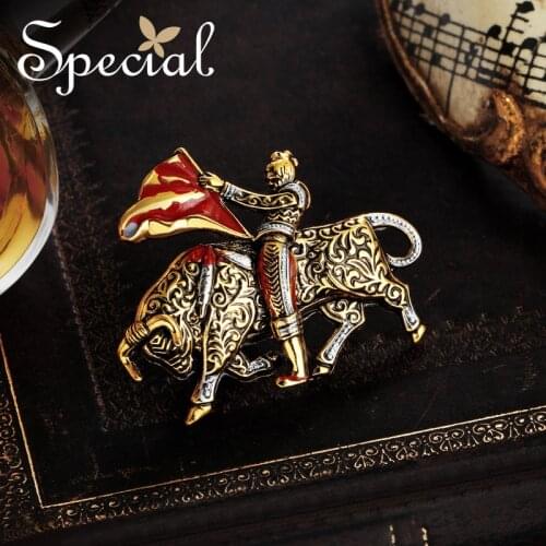 Special European and American personality fashion retro fairy tale sweater brooch pin silk towel buckle bullfighting knight