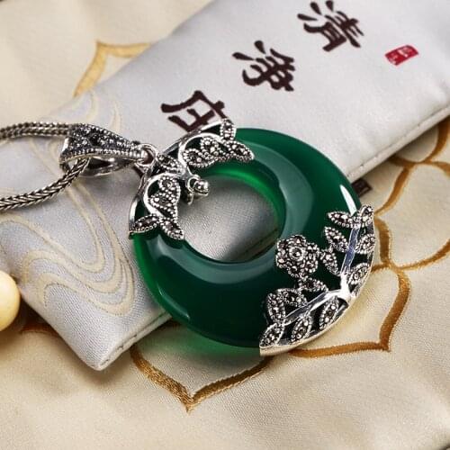 2018 New high-grade mark sunriser S925 pure silver inlay chrysoprase plum blossom peace clasp lady sweater chain pendant