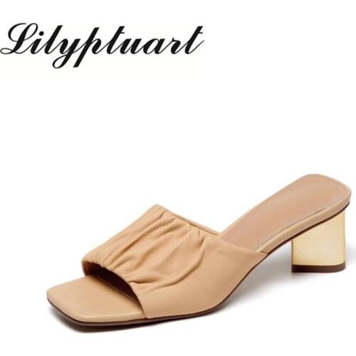 In the summer of 2021, womens new leather thick-heeled slippers are casual, comfortable, wear-resistant and non-slip slippers