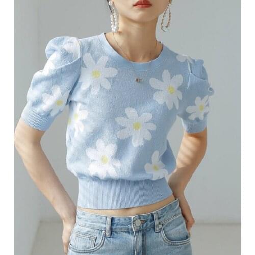Summer New Style Bubble Sleeve Top Female Star Same Jacquard Daisy Knitting Top Thin Style Female Foreign Style Short Sleeve