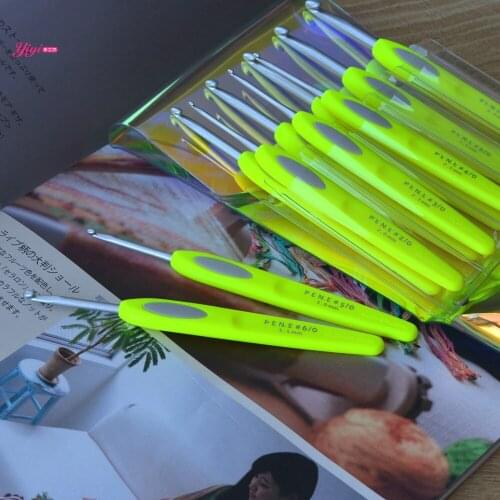 Japan CLOVER Limited edition Fluorescent yellow crochet hook suit 43-608 ganchillo NO.2/3/4/5/6/7/7.5/8/9/10 PEN.E
