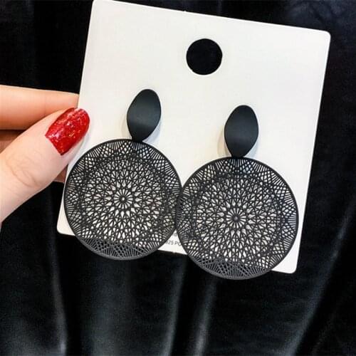 2021 New Black Earrings Fashion Retro Hollow Pattern Hanging Earrings Temperament Maze Women Earrings Jewelry Party Wholesale