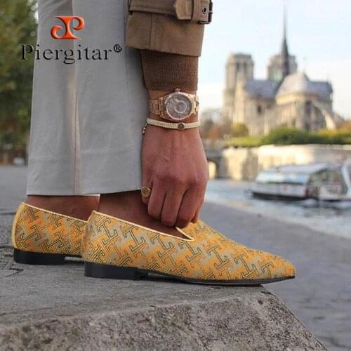 Piergitar New Arrival Gold Silk Mens Loafers For Wedding And Banquet Handmade Men Smoking Slippers Plus Size Moccasin Flats