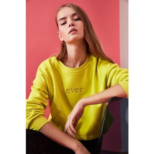 Sarı Nakışlı ve Şardonlu Crop Örme Sweatshirt Ever New Fashion Fall and Winter Sexy Woman Vintage Modern Rustic