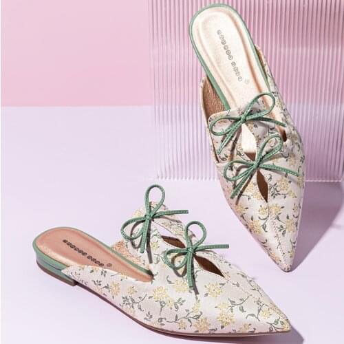 Quicheshoes 2021 Flats Muler Shoes Embriodery Female Casual Shoes Vintage Flower Lady Half-slippers Butterfly-Knot pointed toe