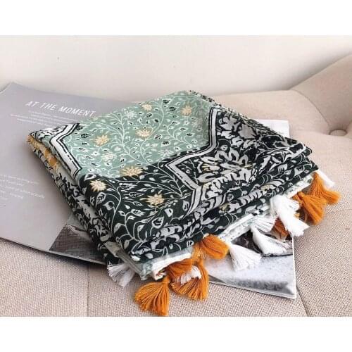 2021 Luxury spring and autumn women print silk scarves Cotton and linen scarf seaside sunscreen Fashion quality cotton shawl