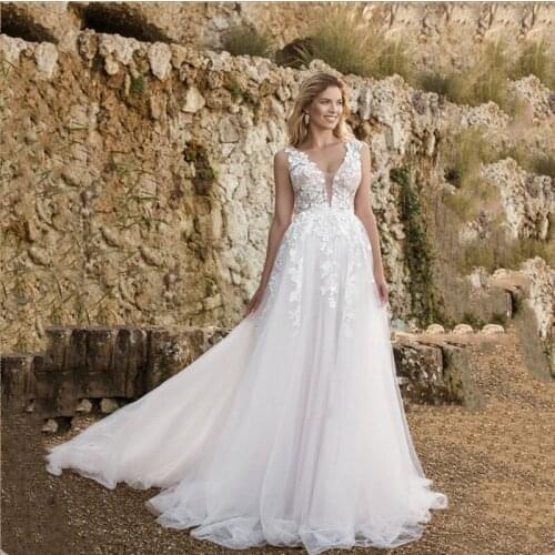 Sexy V-neck Wedding Dress Lace Applique Open Backless Vestidos De Novia Custom Made White Ivory Elegant Country Bridal Gowns