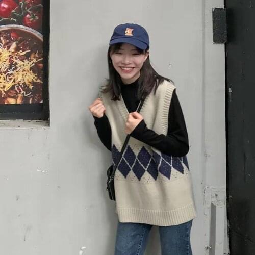 Ladies knitted vest V-neck autumn and winter fashion new retro loose diamond sleeveless vest pullover sweater women