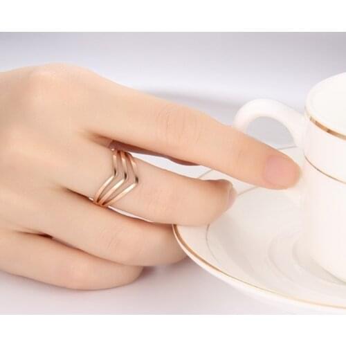 Hot Sale Korean Style 2 Colors Hollow Triangle Slash Geometric Female Zinc Alloy Ring for Women Party Jewelry Accessories