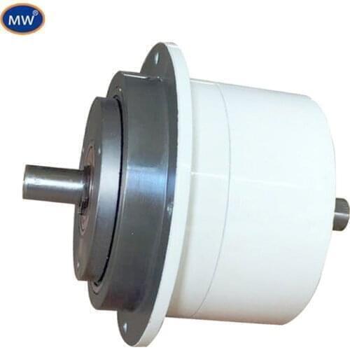 Naturally cooling magnetic particle clutch with automatic tension