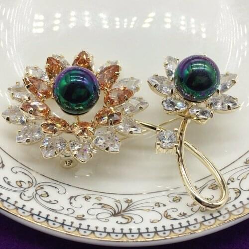 Lucky Sunnys Unique Tone Two Sun Flower Brooch with Shiny CZ Micro Paving Brooch Delicate Pins