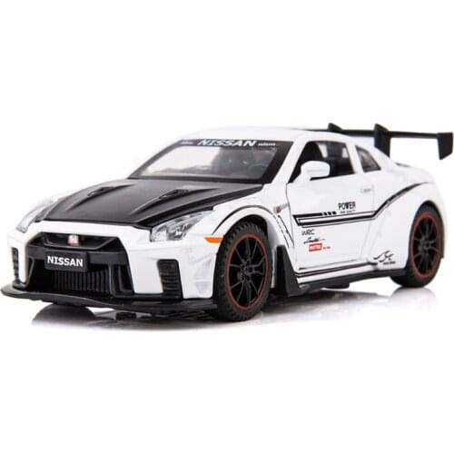 1:32 Simulation GTR R35 alloy car model childrens acousto-optic return toy car birthday gift Racing car white car