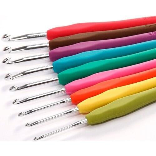9Pcs/Set New Cushion Grip Crochet Hooks Clover Knitting Needles 2.0-6.0mm Aluminum Colorful TPR Soft Plastic Hot