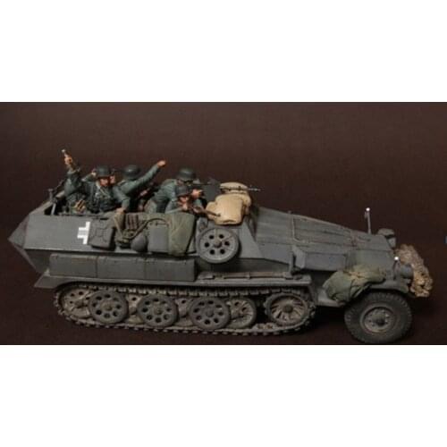 5 resin soldiers model 1:35