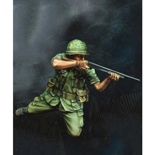 1/35 Resin Model Building Kit Figure Soldier shooting