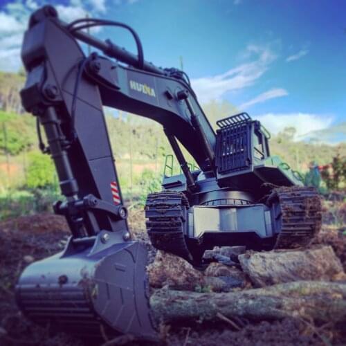 HUINA 1/14 RC Excavator Caterpillar Alloy RC Truck Tractor Engineering Car 2.4GHz Radio Controlled Car 22 Channel Toy for Boy