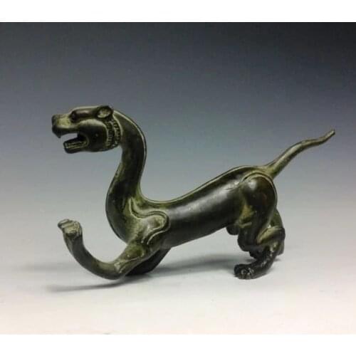 Estatua de bronce chino . dragón Chilong