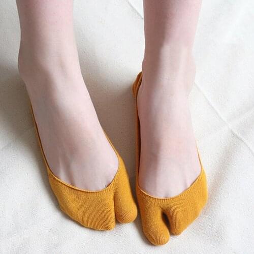 Women Two Toe Split Socks Summer Anti-Slip Shallow Mouth Invisible Cotton Socks Non-slip Silicone Spring Summer Ultra-thin Socks