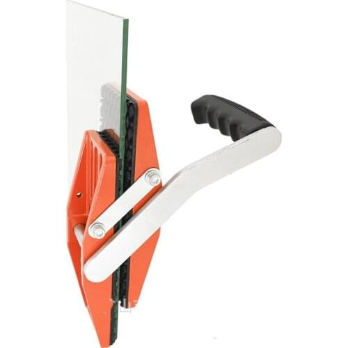 One-handed glass handling clip One-handed glass handling tool