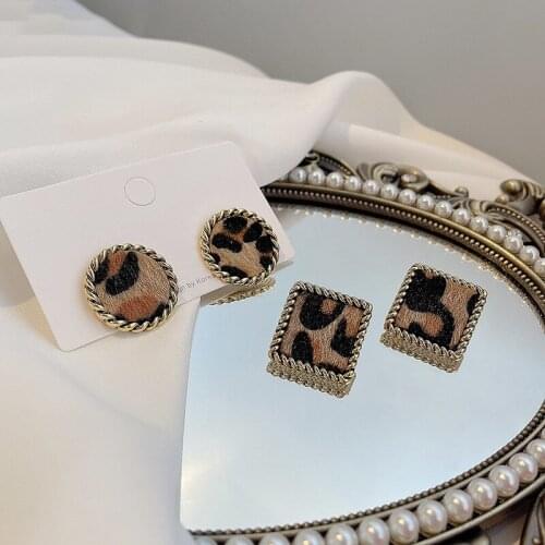 Fashion Personality Leopard Grain Earrings Female European And American Simple Geometric Temperament Retro Earrings 2020 New
