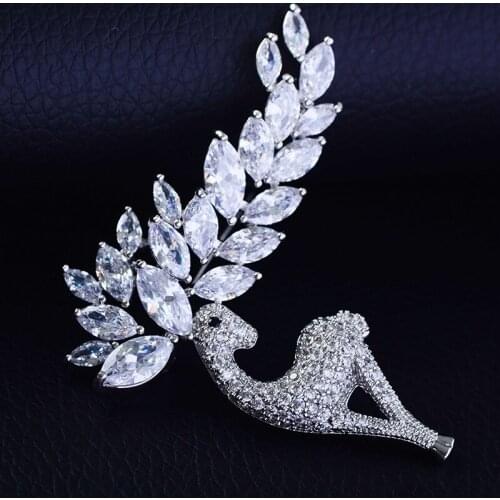 AAA Cubic Zirconia Cute Deer Brooches Pins for Women Men Silver Color Crystal Animal Brooch Pin Wedding Jewelry Christmas Gifts