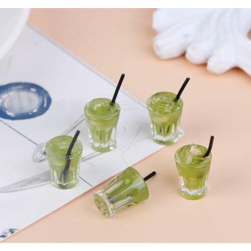 5pcs Mini Dollhouse Miniature Food Resin Fruit Bottle Simulation Drinks Model Toys Fruit Drink Play Dollhouse Dolls Accessories