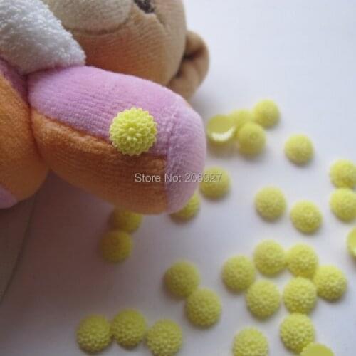 RF18-9 30pcs Cute Yellow Flower Shape Nail Resin Decoration Outlooking