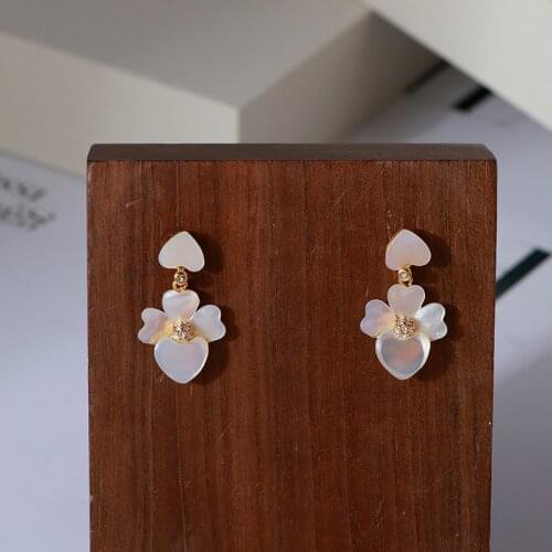 European and American simple sweet temperament girl heart shell flowers small fresh earrings earrings earrings gift girl