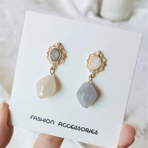 Vintage pattern pearl earrings Classic temperament senior earrings Long circular resin crystal stud earrings for women