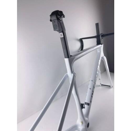 Ultra-light SL7 carbon fiber road frame compatible with Di2 and mechanical group 700C disc brake carbon fiber road bike frame