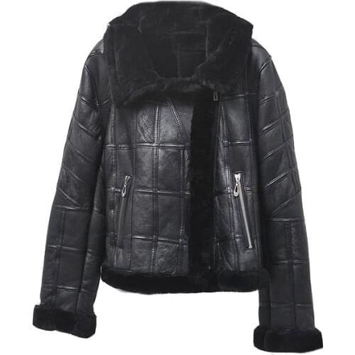 Winter Women Leather Jacket Thick Warm Real Lambs Wool Fur Collar Coat Motorcycle Zipper Outerwear Patchwork Bomber Jacket Short