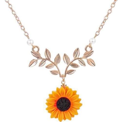 New Creative Sunflower Pendant Necklaces Vintage Fashion Daily Jewelry Temperament Cute Sweater Necklaces For Women