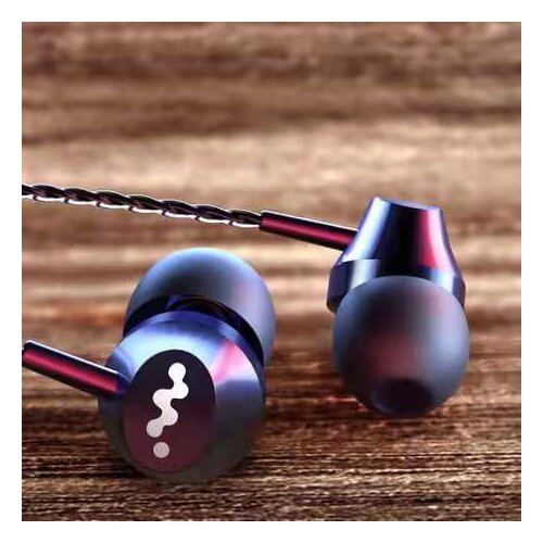 Wired Earphones Headsets With Built-in Microphone 3.5mm In-Ear Wired Earphone For Smartphones with free gift