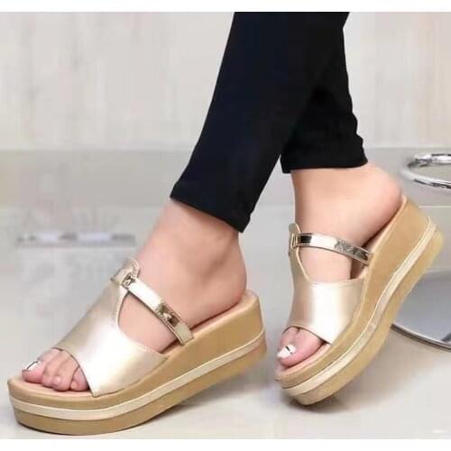 Womens Peep Toe Slippers Wedge Rivet Thick Bottom Plus Size Outdoor Ladies Shoes Summer Fashion Women Sandals 2021 New Solid