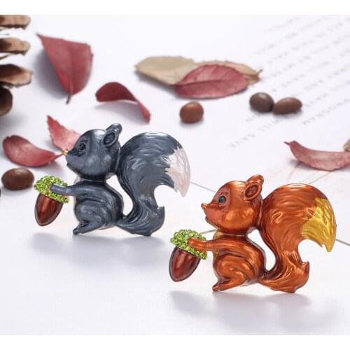Cute Squirrel Brooch Forest Animal Enamel Pin 2 Color Fashion Men And Women Accessories Wedding Party Gift Jewelry