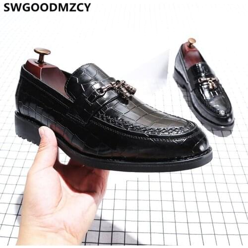 Italian Shoes Men Formal Coiffeur Loafers Men Wedding Dress Shoes Italian Brand Leather Shoes Men Classic Sepatu Slip On Pria